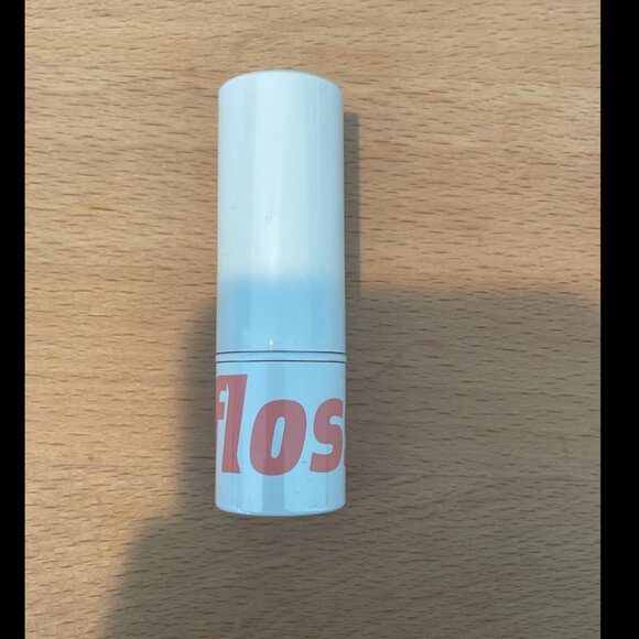 Floss Beauty The Concierge In Sandals Cheek and Lip Tint - Picture 3 of 3